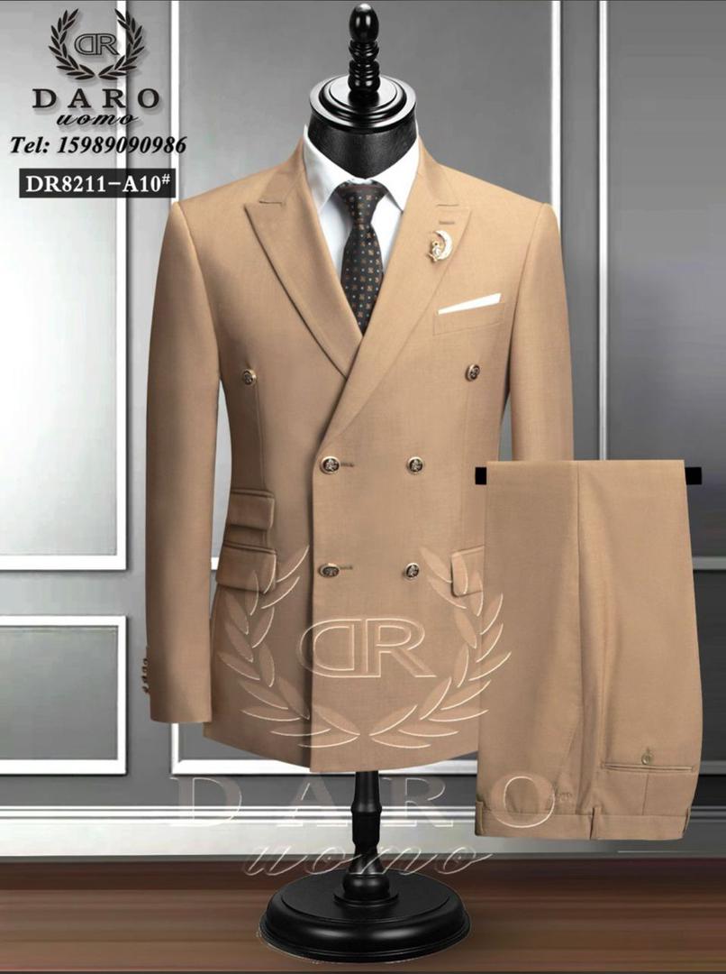 DOUBLE-BREASTED DARO SUITS